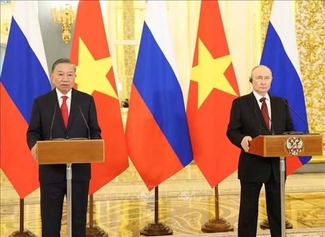 Tổng Bí thư, Chủ tịch nước Tô Lâm và Tổng thống Nga Vladimir Putin dự Lễ khánh thành phòng xét nghiệm phòng, chống dịch bệnh (theo hình thức trực tuyến). Ảnh: Thống Nhất/TTXVN